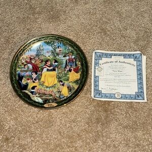 The Bradford Exchange Disney Snow White Plate  Certificate of Authenticity